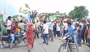 Motihari ke Dhaka pahunchi Rahul ki 'Voter Adhikar Yatra', mahilaon ne lagaya 'Vote chor gaddi chhod ka nara'