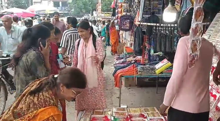 Rakshabandhan ko lekar bazaaron mein khaas raunak, rakhiyon Rakshabandhan ko lekar bazaaron mein khaas raunak, rakhiyon