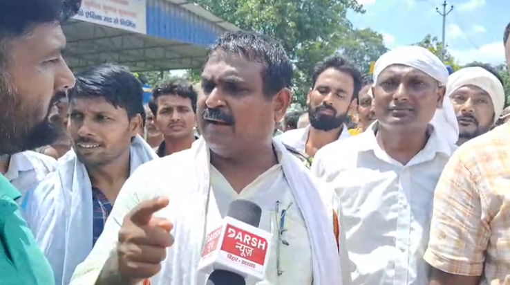Sitamadhi me badhte apradhon ke khilaf purv vidhayak ka dhar Sitamadhi me badhte apradhon ke khilaf purv vidhayak ka dhar