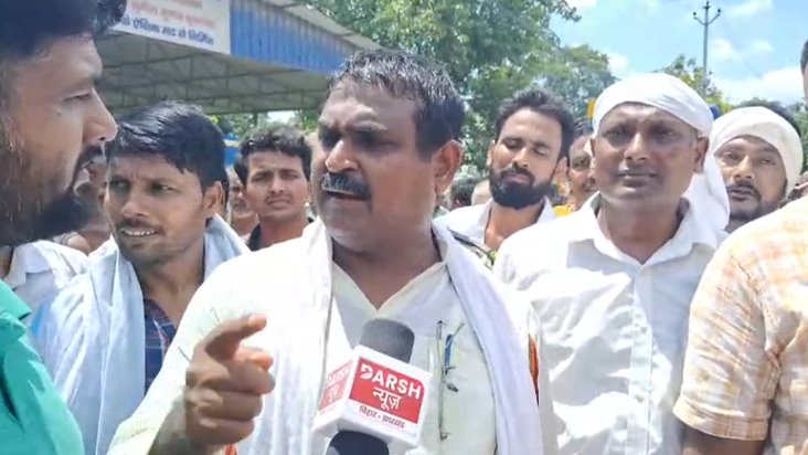 Sitamadhi me badhte apradhon ke khilaf purv vidhayak ka dhar