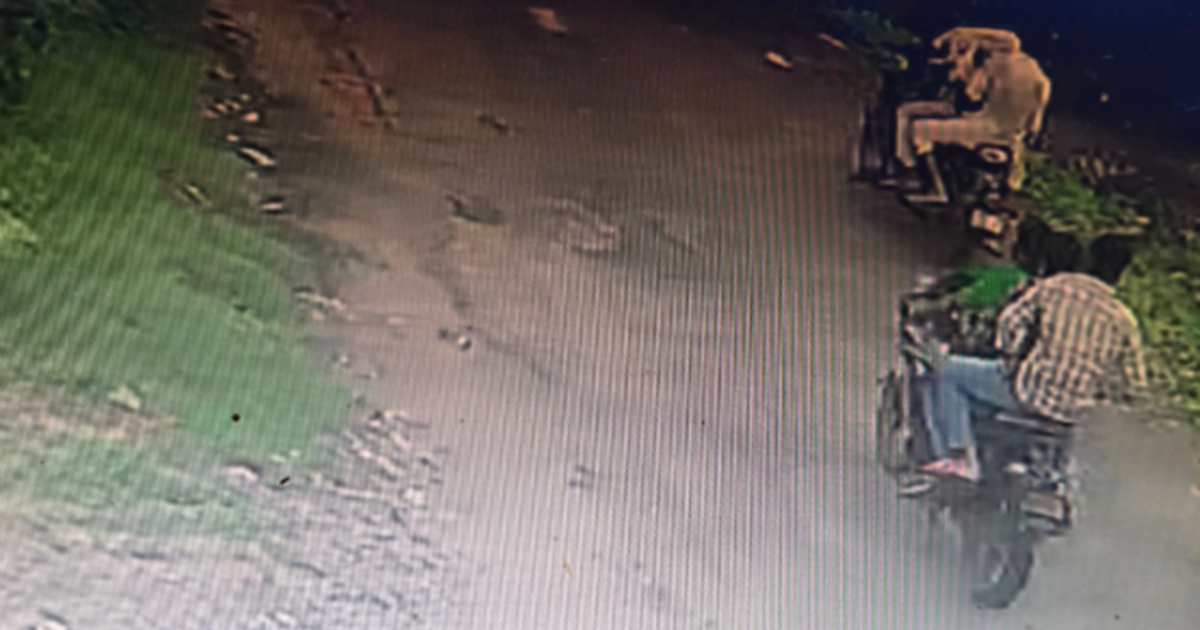 Bihar News : Mukhiya ke ghar par chadkar 50 ki sankhya mein 