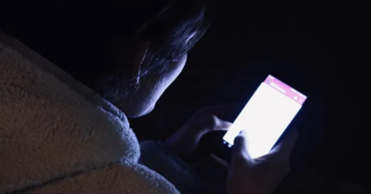 "Phone par raat ko kisse karti ho baat?", Maa ne daantkar pu