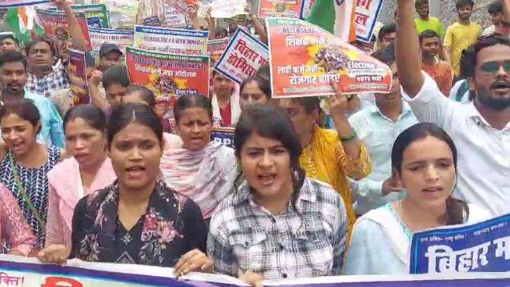 TRE 4 With Domicile: Patna mein pradarshan par utare chhatra