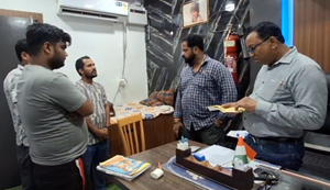 Farji aspatalon par badi karvai : Chikitsak aur karmi aspatal chhodkar farar, laga tala...