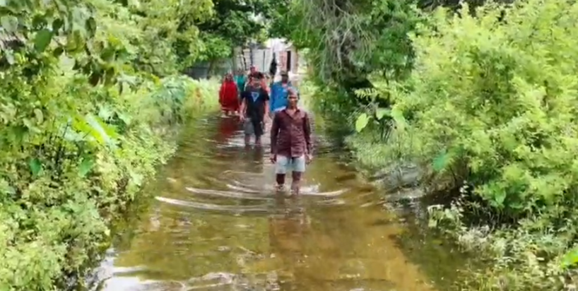 Jaljamav ki samasya ko lekar graminon mein bhari aakrosh, sa Jaljamav ki samasya ko lekar graminon mein bhari aakrosh, sa