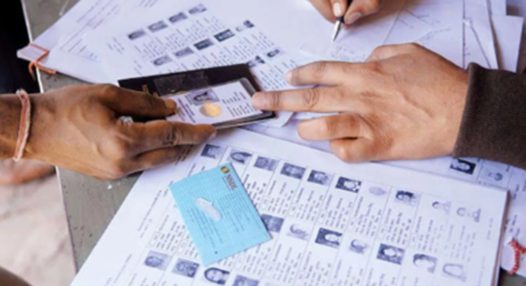 Bihar Voter List: Baap re... 48 hazaar matdataon ke naam soo Bihar Voter List: Baap re... 48 hazaar matdataon ke naam soo