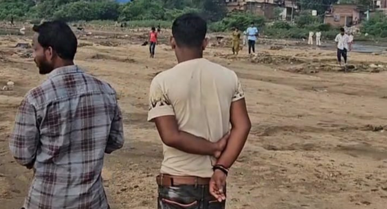 Phalgu nadi mein mila bujurg mahila ka shav, mritika ki nahi Phalgu nadi mein mila bujurg mahila ka shav, mritika ki nahi