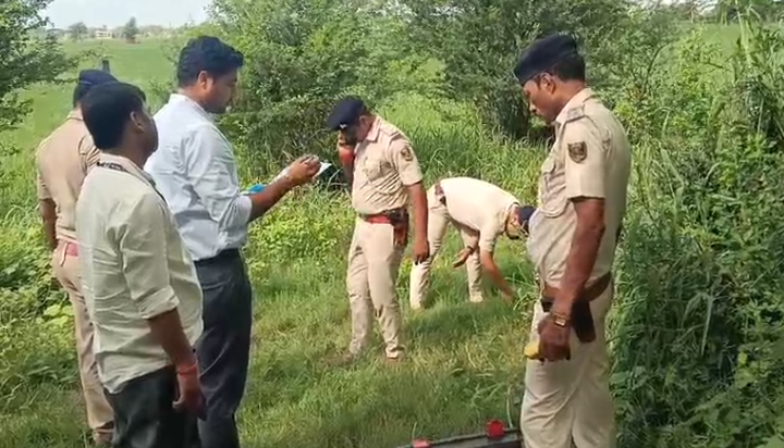 "Jaanipur mein police-apradhi ke beech muthbhed, kukhyat lut "Jaanipur mein police-apradhi ke beech muthbhed, kukhyat lut