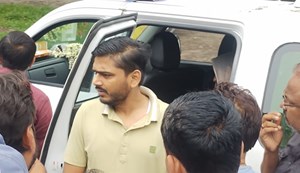 Kaam ka bojh aur prashasanik dabav bana maut ki wajah! Katihar ke shikshak ki brain hemorrhage se maut, parijanon aur shikshak sangh ne uthaye sawal...