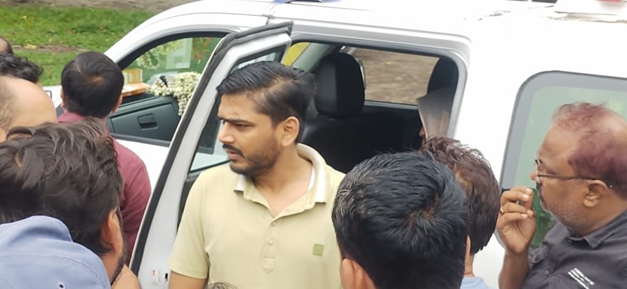 Kaam ka bojh aur prashasanik dabav bana maut ki wajah! Katih Kaam ka bojh aur prashasanik dabav bana maut ki wajah! Katih