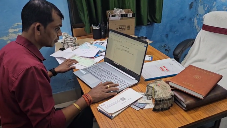 DSP Sanjeev Kumar ke thikanon par vigilance ki chhapemari, d