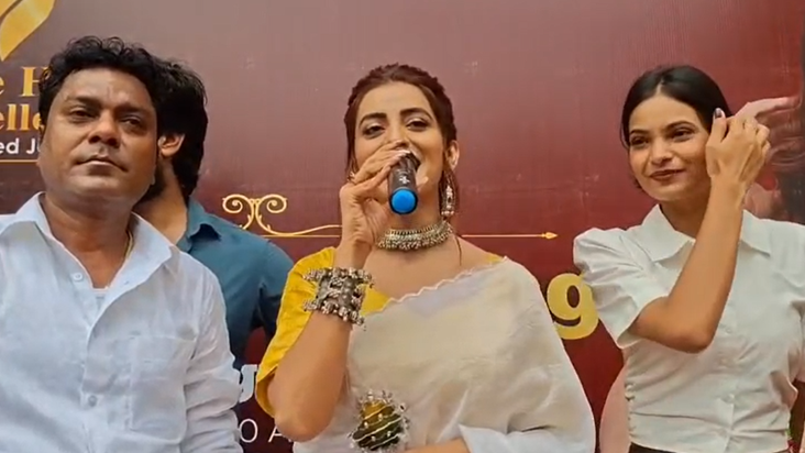Akshara Singh: Ara me Akshara Singh ko dekh bekabu hui bheed