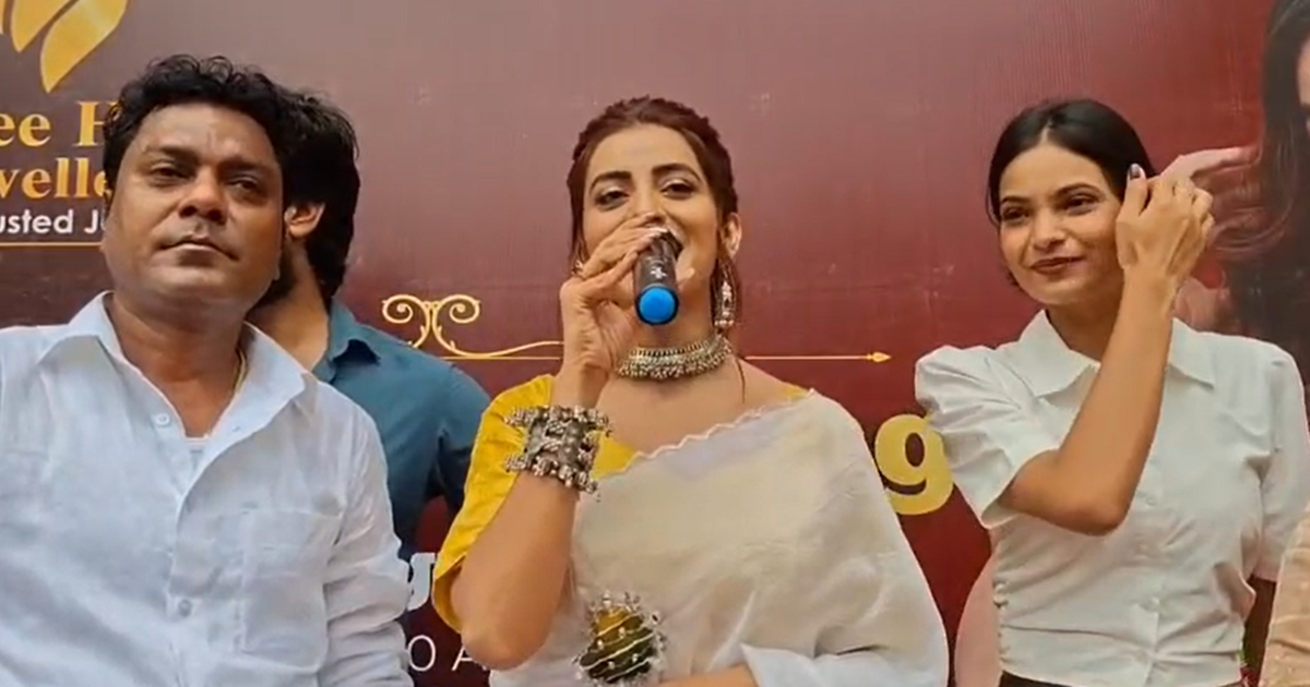 Akshara Singh: Ara me Akshara Singh ko dekh bekabu hui bheed