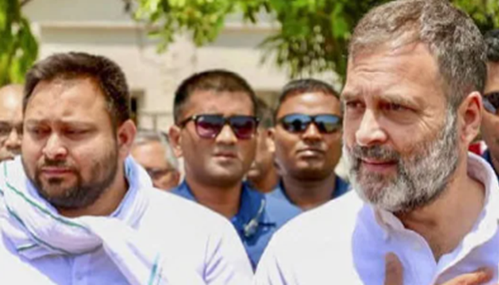 'Voter Adhikar Yatra' ke dauran Makhana ke kheton mein pahun 'Voter Adhikar Yatra' ke dauran Makhana ke kheton mein pahun