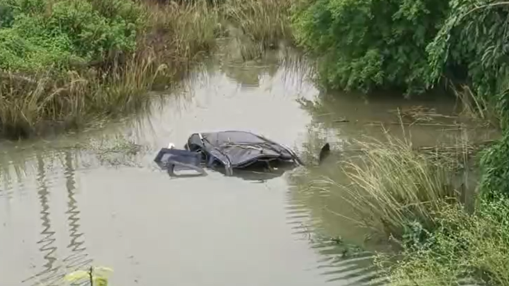 Nalanda News : Tez raftaar aniyamit car 20 feet paani bhare 
