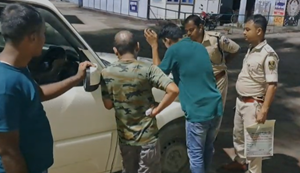 Gopalganj mein police aur apradhion ke beech muthbhed, ek apradhi ki pair mein lagi goli...