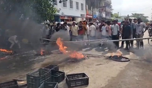 Hajipur News: Baarish se sadkon ki haalat badhaal, jaljamaav se log pareshan...sadak jam kar kiya aagjani