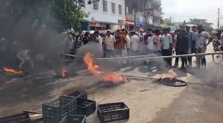 Hajipur News: Baarish se sadkon ki haalat badhaal, jaljamaav Hajipur News: Baarish se sadkon ki haalat badhaal, jaljamaav