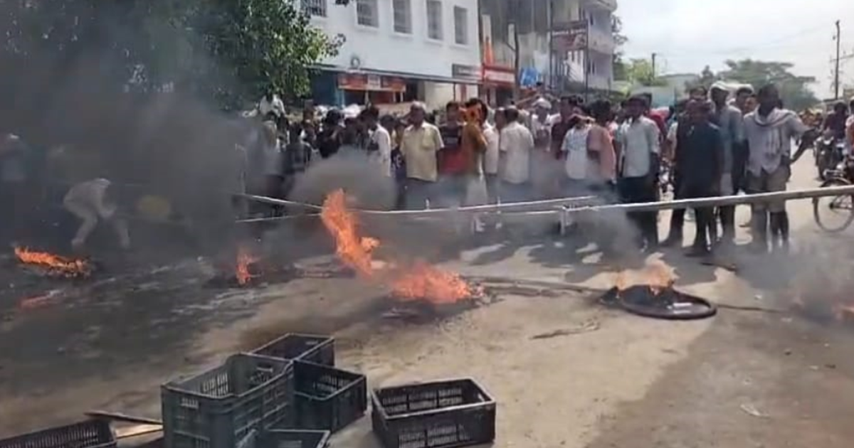 Hajipur News: Baarish se sadkon ki haalat badhaal, jaljamaav
