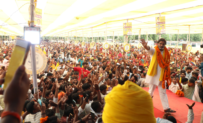 PK ne Patna mein chhatron par lathicharge ke mudde par Nitis PK ne Patna mein chhatron par lathicharge ke mudde par Nitis