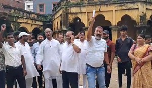 Congress mein khela shuru : Bhajpa ke mantri ke damaad ko Congress se ticket ka prastaav par bhadke karyakarta, paise par ho raha khela...