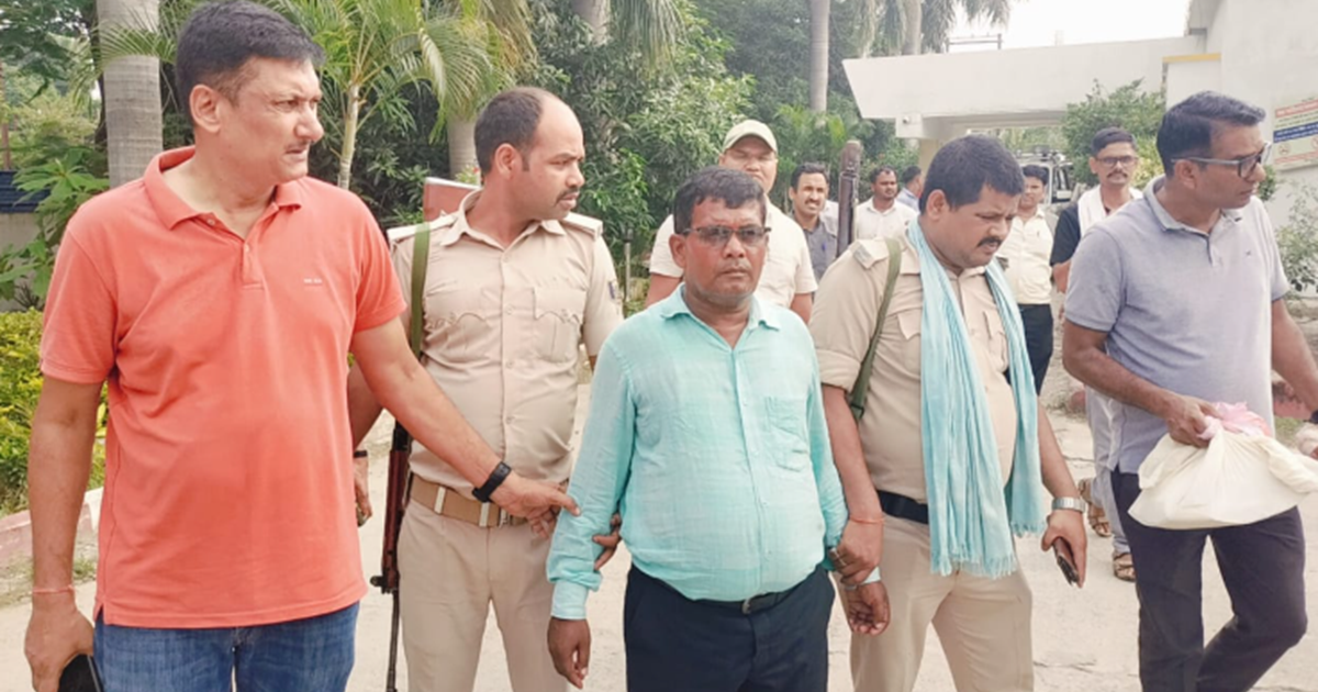 20 hazaar ki rishwat lete rajswa karmchari giraftaar, nigraa