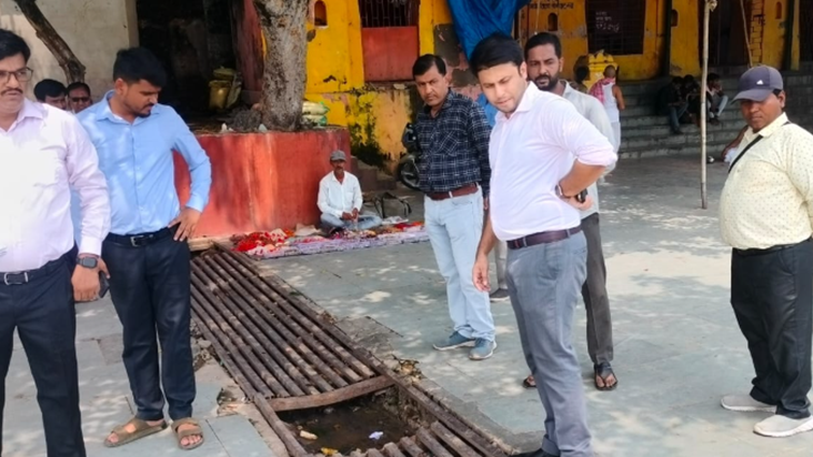 "Pitripaksh mela ki taiyari ko lekar nagar aayukt gambhir, m
