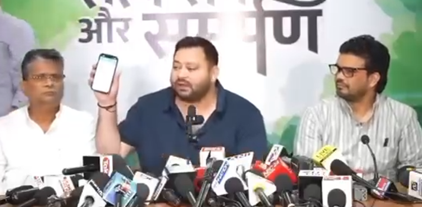 Voter list se kata Tejaswi Yadav ka naam!, Chunav aayog ko s Voter list se kata Tejaswi Yadav ka naam!, Chunav aayog ko s