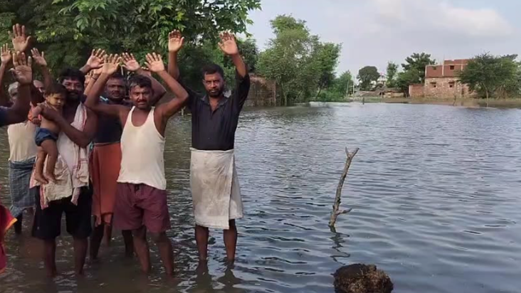 Bihar Flood : Baadh se Tejasvi ke kshetra Raghopur pareshan,