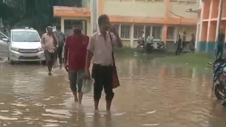 Bhagalpur mein Ganga nadi ka kahar jaari, Vishwavidyalaya (T