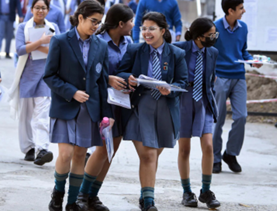 CBSE Board: Board pariksha mein shaamil hone ke liye chhatro CBSE Board: Board pariksha mein shaamil hone ke liye chhatro