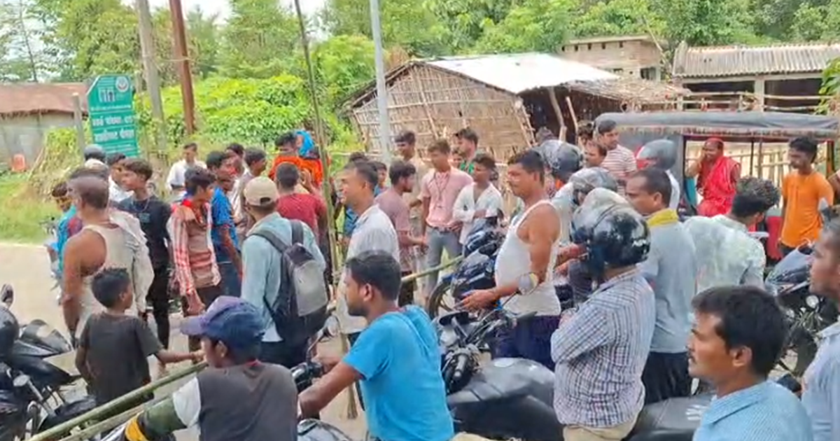 Supaul ke Dakhaighat mein bijli samasya ko lekar graminon ka