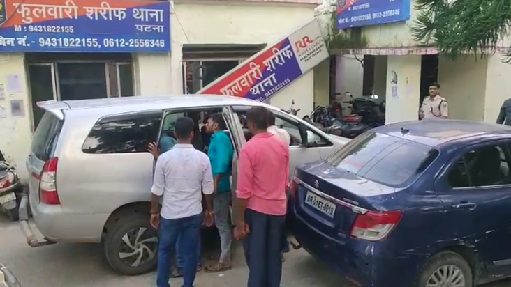 Patna mein do luxury car se 350 liter videshi sharab baramad