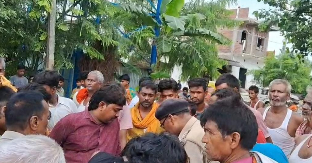 Bihar news : E-rickshaw ki thokar se ghar ke saamne khel rah