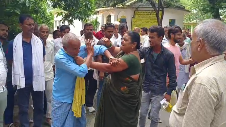 Mahila ne apne pati ki jamkar ki pitaai, mahila ne pati aur 