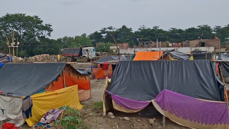 Bihar Flood News : Baadh camp ka padtal, kai khamiyon ka hua
