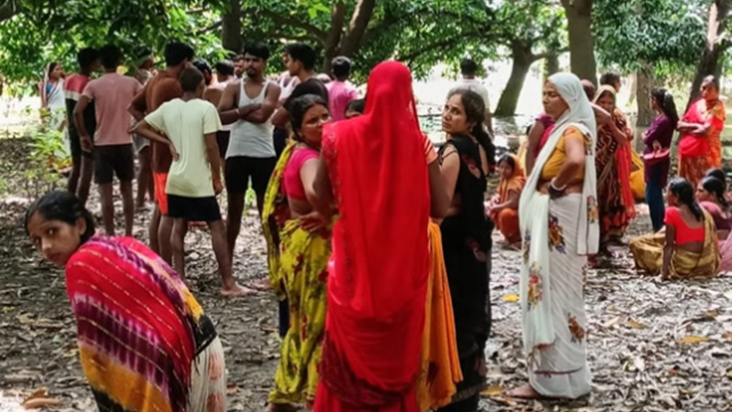 Bihar News: Bagiche mein lakdi lane gayi bachchi se samuhik 
