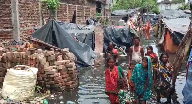 Bihar: Museebat mein visthapit 52 mahadalit parivaar Bihar: Museebat mein visthapit 52 mahadalit parivaar