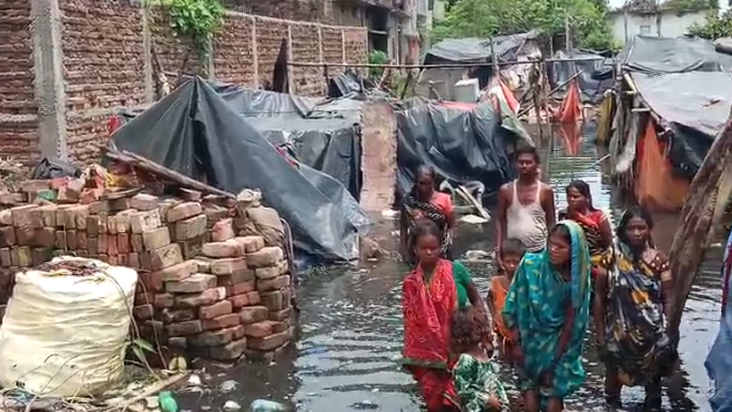 Bihar: Museebat mein visthapit 52 mahadalit parivaar
