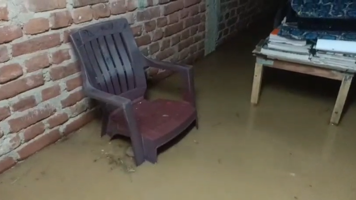 Phalgu nadi mein achanak aayi baadh se kai jagahon par tatba