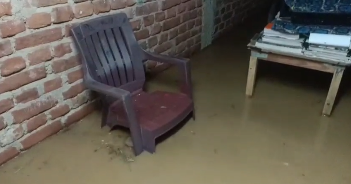 Phalgu nadi mein achanak aayi baadh se kai jagahon par tatba