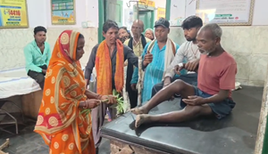 Aspatal mein mahila tantrik ne marij ka kiya jhad-phook, doctor ne 28 anti-venom injection lagakar bachai jaan...