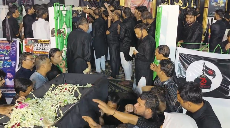 Shaheedon ki yaad mein nikla 72 taaboot juloos, Hafaam Abbas