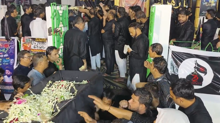 Shaheedon ki yaad mein nikla 72 taaboot juloos, Hafaam Abbas