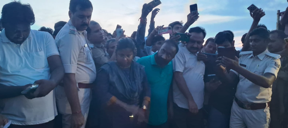 Reels banane ke chakkar mein Baagmati nadi mein doobe ek saa Reels banane ke chakkar mein Baagmati nadi mein doobe ek saa