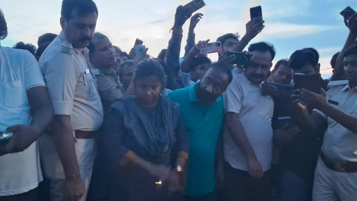 Reels banane ke chakkar mein Baagmati nadi mein doobe ek saa