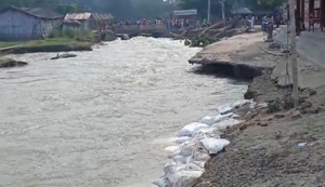 Baadh ka kehar: Navgachhiya ke Saidpur Durga Mandir par mandraya khatra, Ganga-Kosi ke tez bahav se kataav jaari...