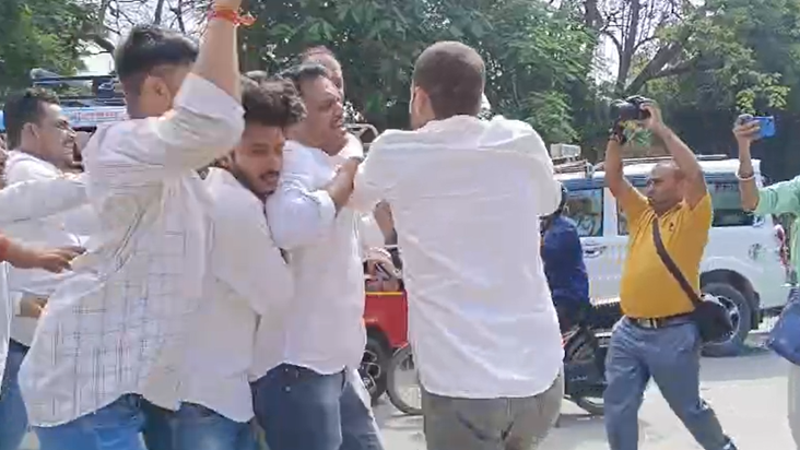 Patna mein NSUI ko kaala jhanda dikhana pada mehanga, BJP ke