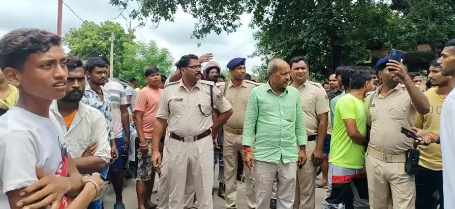 Bihar News: Baadh prabhavit kisaanon ka foota gussa, Jahanab Bihar News: Baadh prabhavit kisaanon ka foota gussa, Jahanab