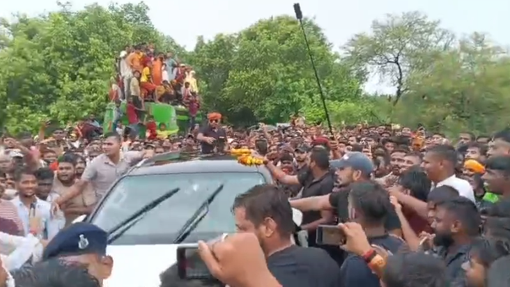 Bhojpuri ke power star Pawan Singh pahunche Bhojpur, jabara 